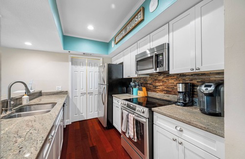 Redington Shores Condominio | San Remo 501- Beautiful Beachfront Escape!