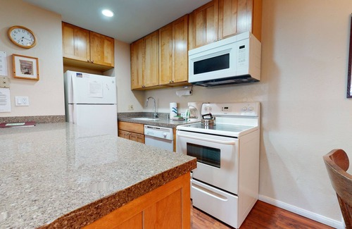 Mammoth Lakes Condominio | San Sierra 10 Updated Condo, with Complex Jacuzzi, Short Walk to The Village by RedAwning