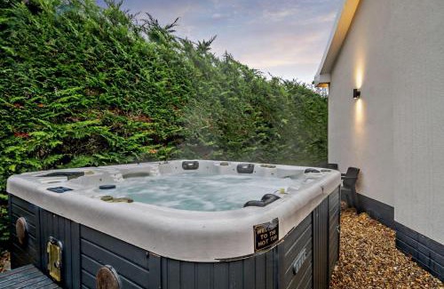 East Dereham Casa | Sanabrin and Little Brin