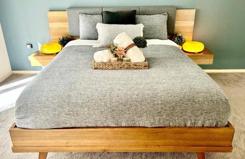 Sanctuary Lakes Villa | Sanctuary Lakes Luxe Private Villa - Where Golf Meets Grandeur - Only 20km from Melbourne City