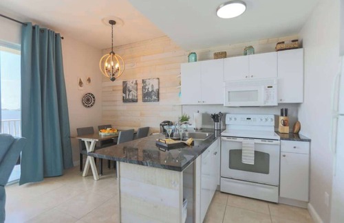 St. Petersburg - Clearwater Apartamento | Sand Dollar Point - Pool, Bay, Hot Tub, 10 min to beach