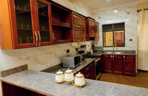 Entebbe Cama Y Desayuno | Sand Grains Residences 006