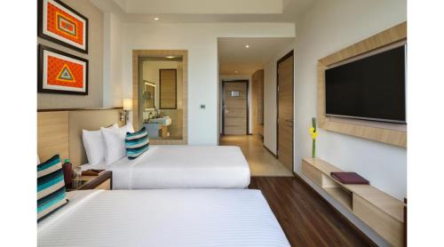 Noida Hotel | Sandal Suites by Lemon Tree Hotels