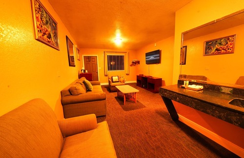 Rogers Seabreeze Hotel | Sandals Inn