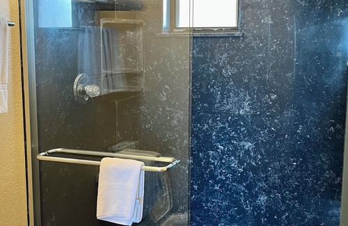 Rogers Seabreeze Hotel | Sandals Inn