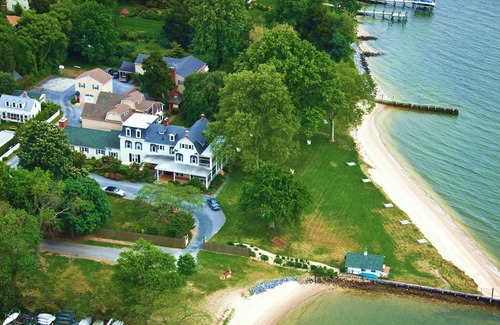 Oxford Apartamento | Sandaway Suites & Beach - Full Kitchen & Private Beach Access - Location in Town
