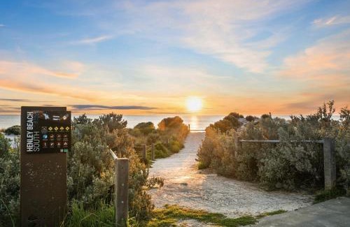 Henley Beach South Casa | 'Sandbar Escape' 3BR Beach House at Henley Beach