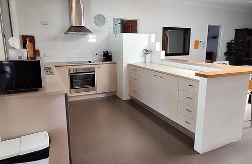 Traviston Casa | SandNSea - Only Steps to the beach -Pet Friendly Accommodation