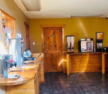 Ponderay Hotel | Sandpoint Inn