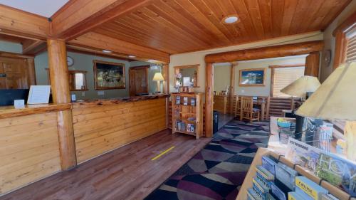 Ponderay Hotel | Sandpoint Inn