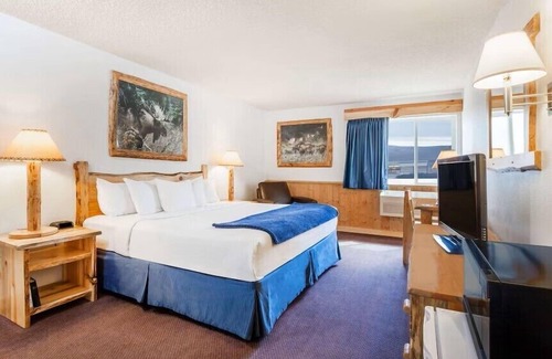 Ponderay Hotel | Sandpoint Inn