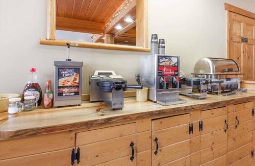 Ponderay Hotel | Sandpoint Inn