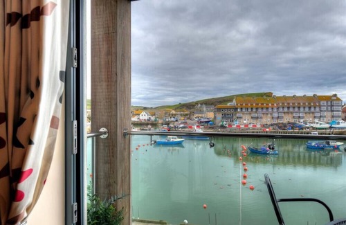 West Bay Cabaña | SANDSTONES, family friendly, luxury holiday cottage in West Bay