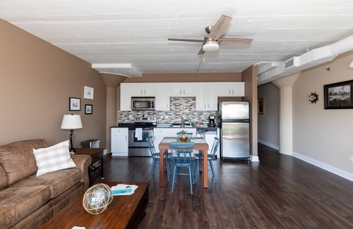 Sandusky Condominio | Sandusky Bay Waterfront Views For Four!!