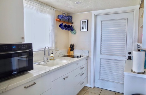 Punaluu Condominio | Sandy Beachfront Cottage