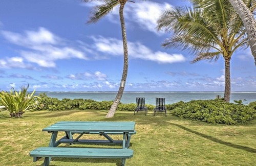Punaluu Condominio | Sandy Beachfront Cottage