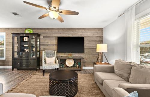 Riviera Beach Casa | Sandy Feet Escape