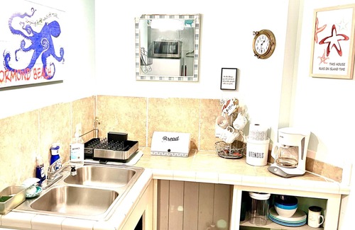 Ormond Beach Condominio | Sandy Feet Retreat - At Symphony Beach Club!