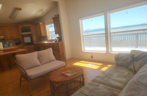 Ferndale Casa | Sandy Point Waterfront Retreat