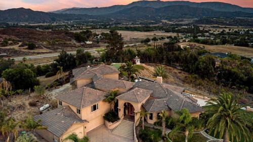 Temecula Casa | Sangiovese By AvantStay Spectacular Estate w Pool Hot Tub Putting Green