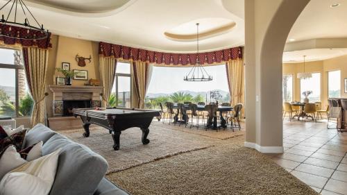 Temecula Casa | Sangiovese By AvantStay Spectacular Estate w Pool Hot Tub Putting Green