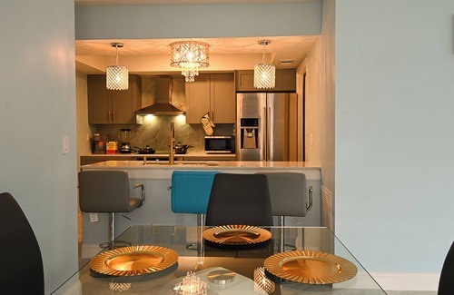 North Lauderdale Casa | Sanitized, Serene & Close to Work - Nurse Favorite!