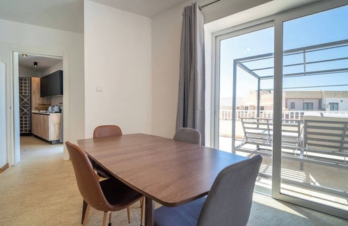 Sannat Apartamento | Sannat Penthouse Retreat Hot Tub & Outdoor Lounge