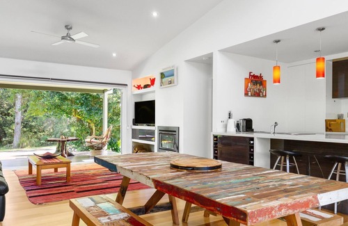 Cunjurong Point Casa | Sans Souci, A stunning entertainers delight directly opposite the Lakes Entrance.