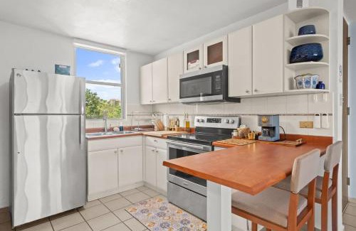 Machos Apartamento | Santorini Coastal Vibe Apartment in Costa Brava Ceiba