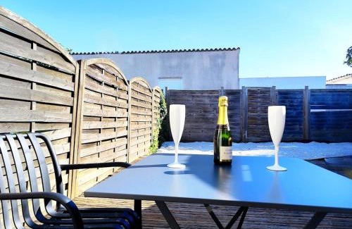 Poitiers Apartamento | Santorini, Relaxing Spa, Terrace and Parking