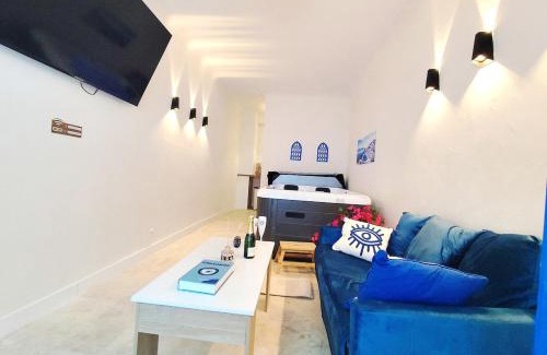 Poitiers Apartamento | Santorini, Relaxing Spa, Terrace and Parking