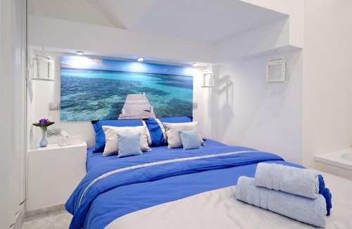 Mousio Apartamento | Santorini Style at Nathional Archeological museum of Athens,Greece