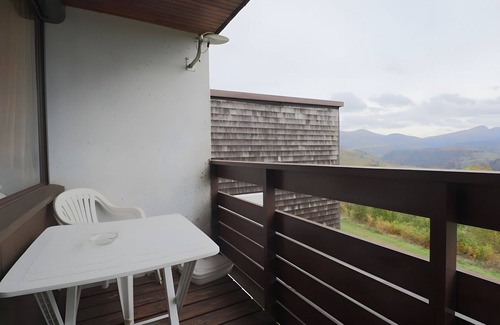 Murat-le-Quaire Casa | Casa de Vacaciones 'Sapins A5 - Super Murat' con Vista a la Montaña y Balcón