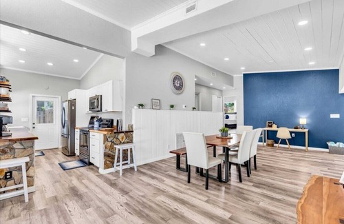 Alta Vista Casa | Sarasota Sands Retreat - 4BD/3BA with heated pool