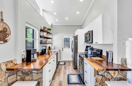 Alta Vista Casa | Sarasota Sands Retreat - 4BD/3BA with heated pool
