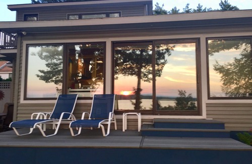Saratoga Springs Casa | Saratoga Lake Life - Right on the LAKE with private Dock