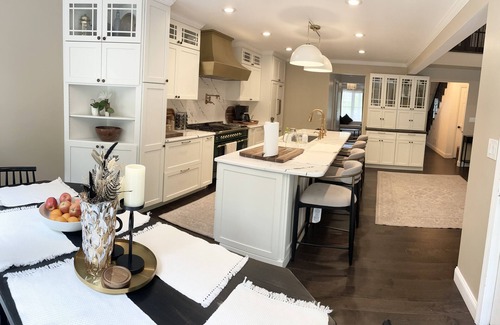 Saratoga Springs Casa | Saratoga Lake Family Home Close to Track, Down town & Spac! Beach & pool access!