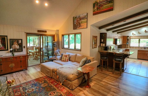 Saratoga Springs Casa | Saratoga Springs Race Track Home & Indoor Pool