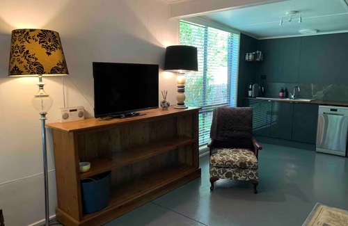 Sassafras Cabaña | Sassafras Cottage @ Woodlands Estate - magical romantic escape & dog friendly