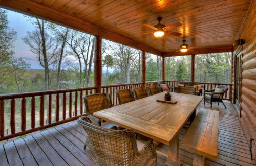 Mineral Bluff Casa | Sassafras Lodge - Cabin in North GA - Pet Friendly - Hot Tub, Fireplace, Mountain Views, Gas Griddle, Outdoor Fire Pit, Shuffleb