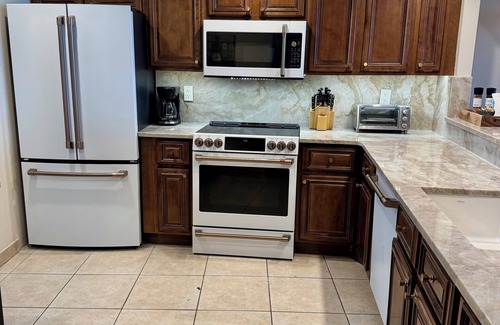 Gulfstream Beach Condominio | Satellite Beach Direct Oceanfront on the Sand renovado y actualizado