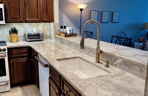 Gulfstream Beach Condominio | Satellite Beach Direct Oceanfront on the Sand renovado y actualizado