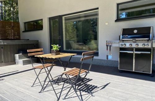 Espoo Chalet De Esquí | Sauna cottage in Nuuksio with private Hot Tub