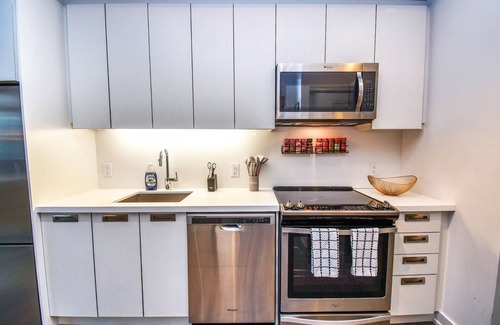 Innisfil Condominio | Sauna*King Bed*Fireplace*Smart TV*Queen Sofa Bed*Coffee Bar