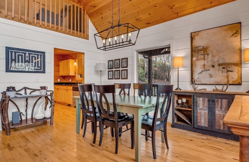 Sautee Nacoochee Cabina | Sautee By Morning - Gorgeous Helen GA Cabin, Couples Retreat, Fiber Optic