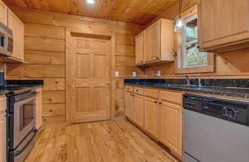 Sautee Nacoochee Cabina | Sautee By Morning - Gorgeous Helen GA Cabin, Couples Retreat, Fiber Optic