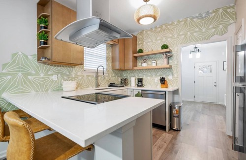 Midtown Casa | SAV Summer Escape - Near River St, Forsyth & DT - Free Parking