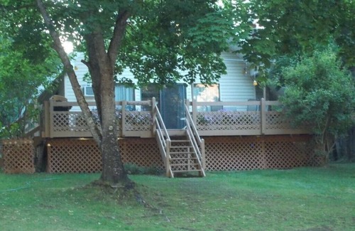 Troy Casa | Savage Lake Lodge. Waterfront / Waterfalls 3BD / 2BA Capacidad 12+