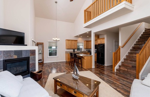 Mountain View District Casa | MONTHLY Oct/Nov Discount, OFFICE, near hospital & downtown