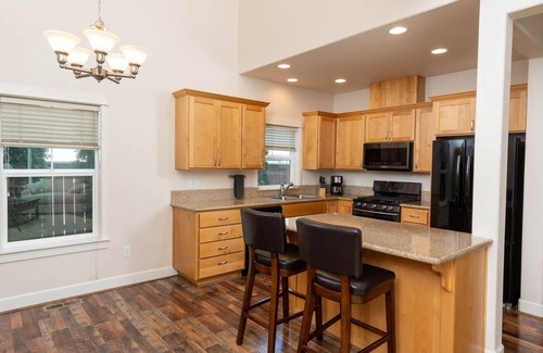 Mountain View District Casa | MONTHLY Oct/Nov Discount, OFFICE, near hospital & downtown